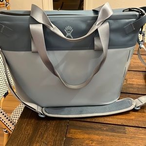 Hydro Flask Two-Tone Light Blue and Gray Tote Cooler